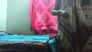 aunty saree changing in open huge hanging boobs show