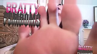 eating hot feet of girls by boys
