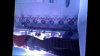 clip sex n sinh h i ph ograveng c ugraveng b n trai trong ph ograveng t m