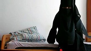 memek sempit dimasukin kontol besar