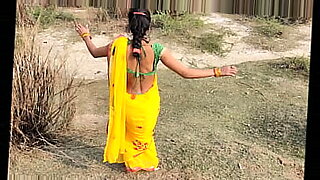 bhabhi removing her saree hindi audio europ