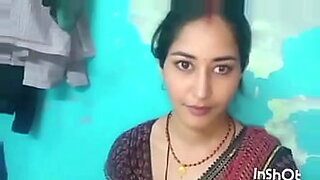 son caught mom while she wark in kitchen sink