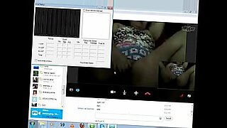 local model cums hard from electricity pulsing through her clit