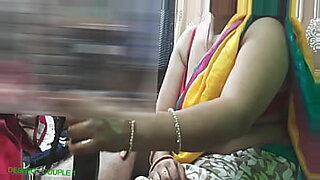 bhabi in bus