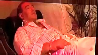 lagi tidur dientot adik