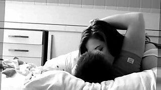 romantuc lesibiab kissing