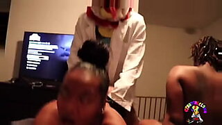 mari surprend sa femme avec son fils