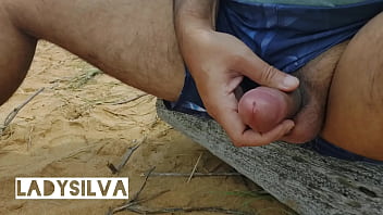 encostando pau na mao