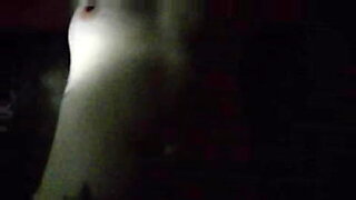 بنت تغري رجل