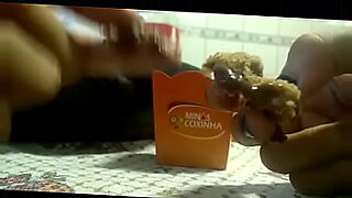 chica se destrosa la popola con tremendo dildo