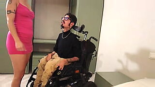 mi vecina cincuentona tomando sol me ve y no le importa