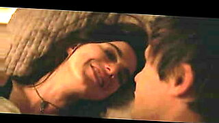 girls first xxx blod video