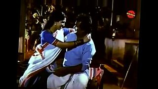 aunty sexy saree remooving