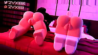 girls first xxx blod video