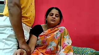 middle aged aunty fucked hard with saree on