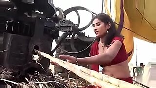 saree girl romence