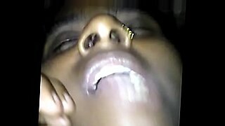 local model cums hard from electricity pulsing through her clit