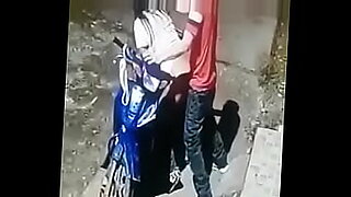 la hija pilla a su madre masturbandose