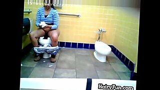 big pussy lips skinny hairy pissing