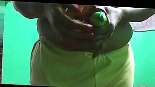 sperma muncrat di mulut dan memek