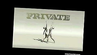 seduce in swimming pool