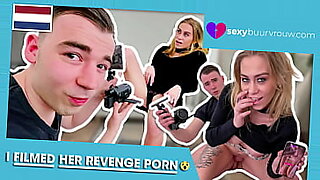 husband cheat message girl front of wife