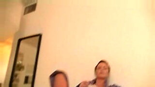 une femme qui accouche un enfant en direct maternit