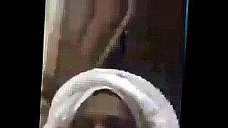 mari surprend sa femme avec son fils