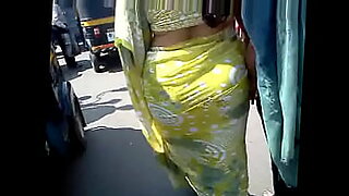student buka baju