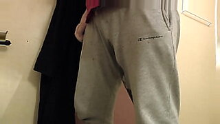 first time virgin never seen a cock beforr first cock sucked and she squirt