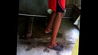 awek melayu buka baju kururng webcam tunjuk tetek