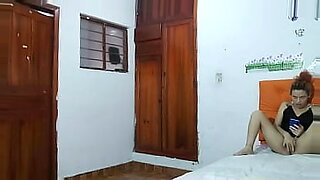 andrea montenegro y lorena meritano 2 beautiful lesbianas en bao de damas