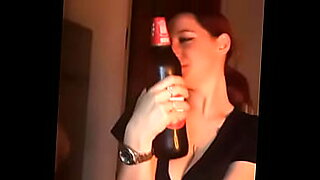 mature seduce delivery boy on hidden cam