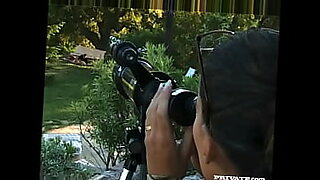 gilf freecamz naughty lady easily shoves a fist in her slippery vagina