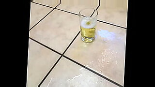 mom teaches daughter how to be a leaisban