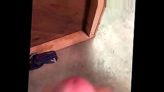 mulher batendo punheta para home