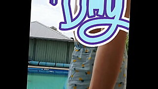 seduce in swimming pool
