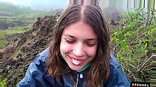 il baise sa femme dans un cinema