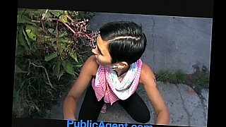 il baise sa femme dans un cinema
