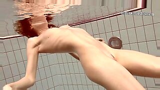 milf and girl kissing sex