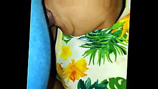 close up pussy eating lesbian