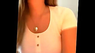 karly hot blonde girl toying pussy using large dildo