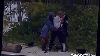 tamil aunty boop show in stair case