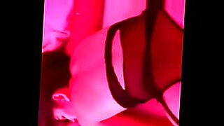 local model cums hard from electricity pulsing through her clit