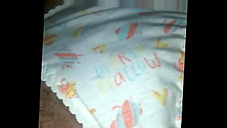 tia seduce a su sobrino con vestido de licra