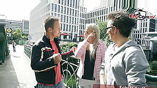 schoen den schwanz gewichst und auf dn tisch gespritzt