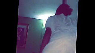 mama trae amiga lesbiana la casa