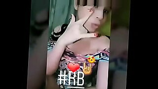 anak laki laki kecil sama ibu