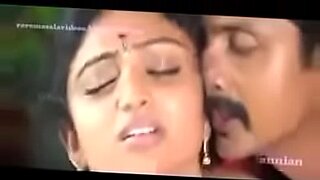 slim aunty shit india