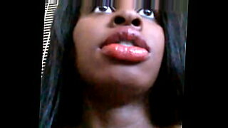 local model cums hard from electricity pulsing through her clit